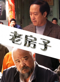 倪妮身穿粉色露肩薄纱礼裙，露出纤长美腿。